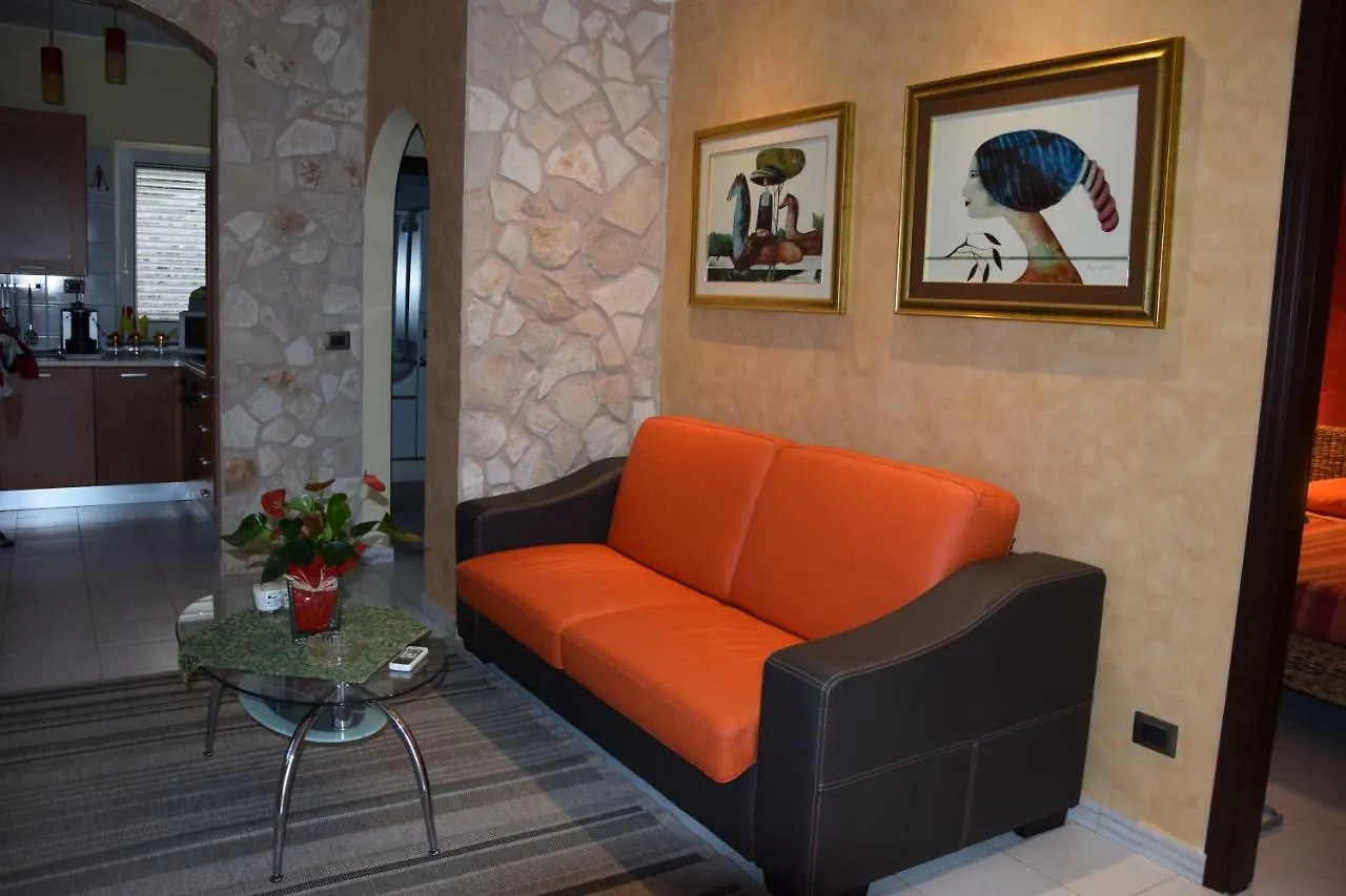 Casa Maya Brucoli 0*,